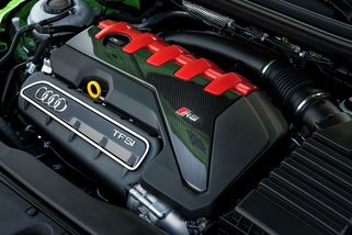 Audi hledá cesty, jak zachránit pětiválec. Hybrid není jedinou možností - Novinky